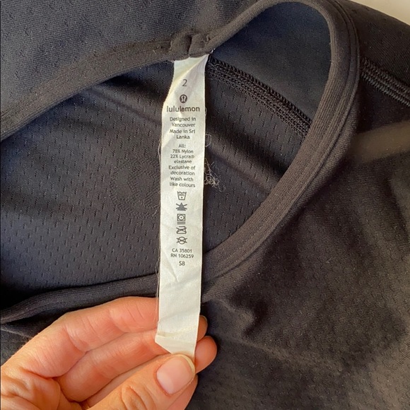 LULULEMON long sleeve top 🖤 like new - Picture 4 of 5